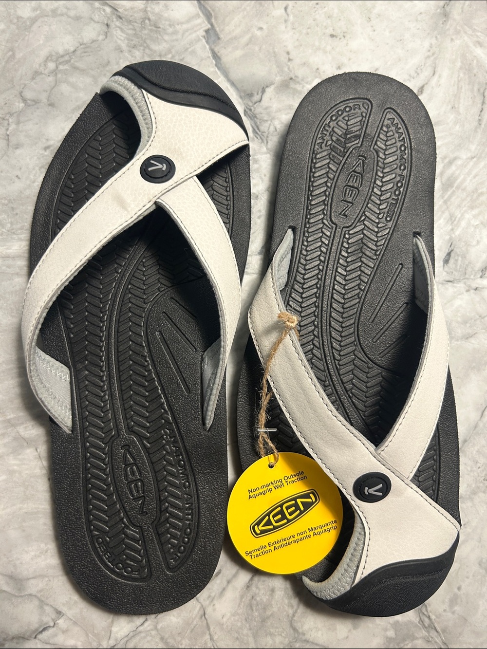KEEN women’s Barbados TG vapor/black sz 9 flip flops -NEW w/tags